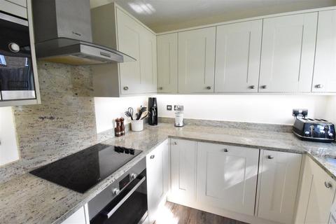 2 bedroom apartment for sale, Saxon Close, Surbiton