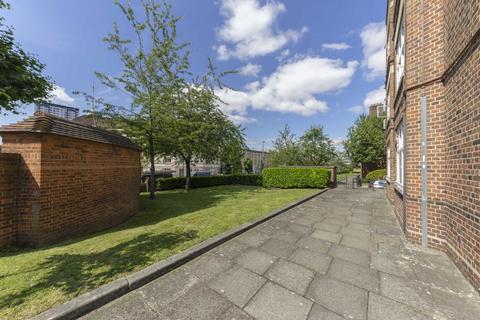 3 bedroom flat for sale, Fairfield Drive, London SW18