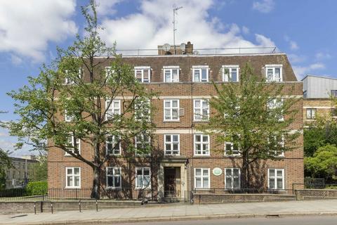 3 bedroom flat for sale, Fairfield Drive, London SW18