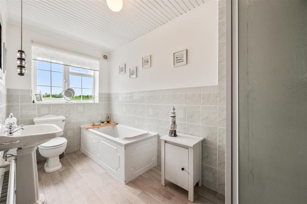 Erw'r Wennol Family Bathrom