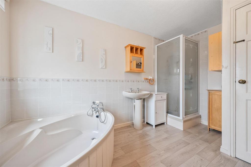 Erw'r Wennol Family Bathroom