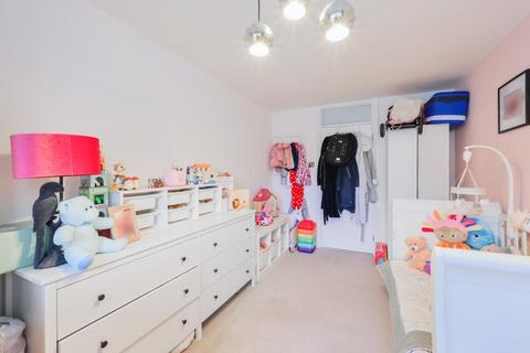1 bedroom flat for sale, Gatley Avenue, Ewell