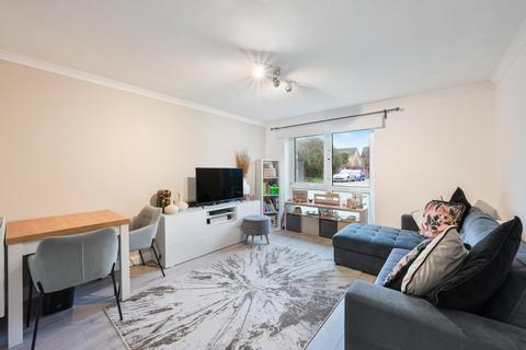 1 bedroom flat for sale, Gatley Avenue, Ewell