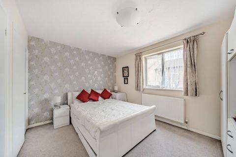 2 bedroom flat to rent, Abbeyfields Close, West Twyford, London, NW10