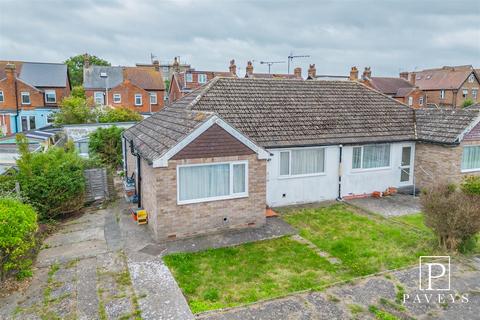 6 Hamford Close, Walton On The Naze, CO14 8JD