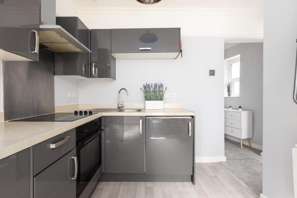 Flat 1, 3 Bushy Park, BS4-4.jpg