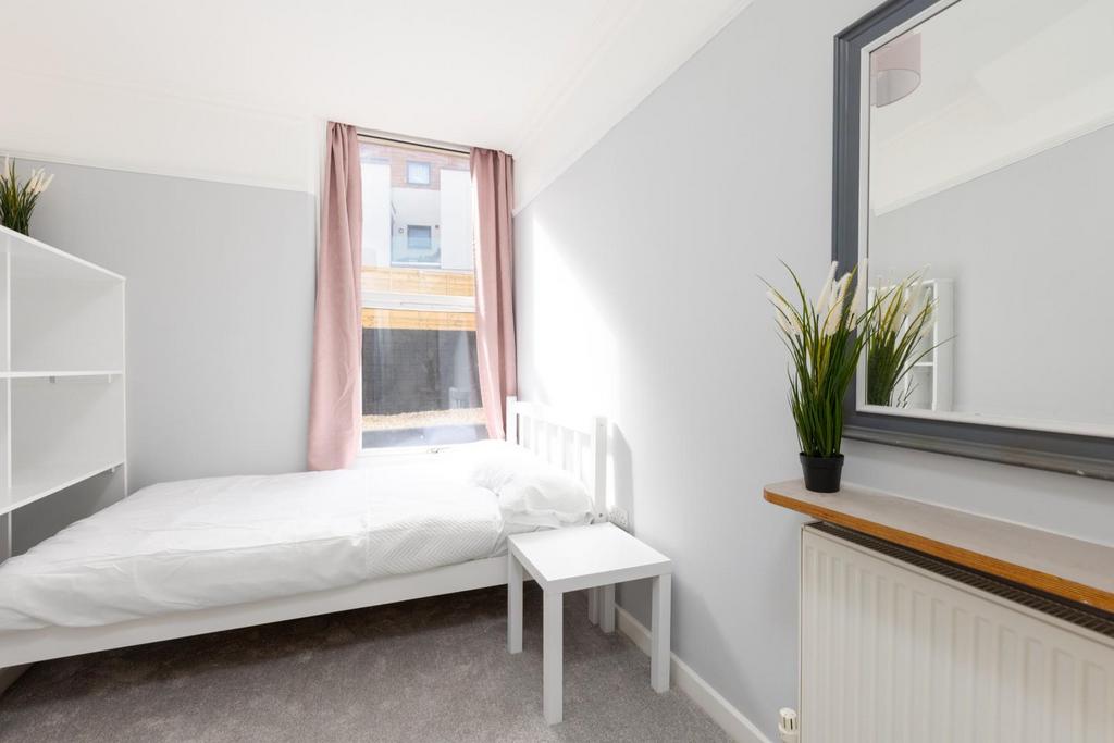 Flat 1, 3 Bushy Park, BS4-7.jpg