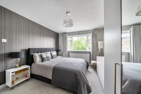 33 Dollis Crescent, Ruislip, HA4 9SN