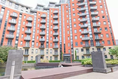 1 bedroom flat for sale - Photo 2