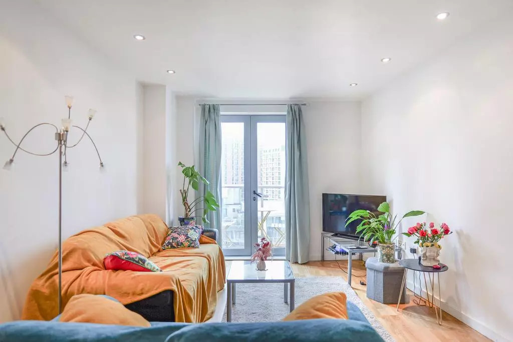 1 bedroom flat for sale - Photo 5