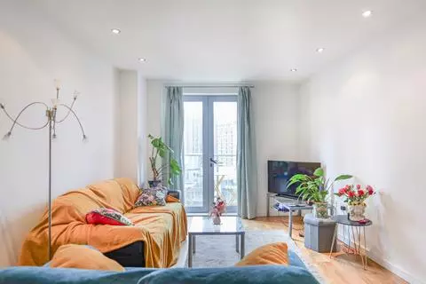 1 bedroom flat for sale - Photo 4