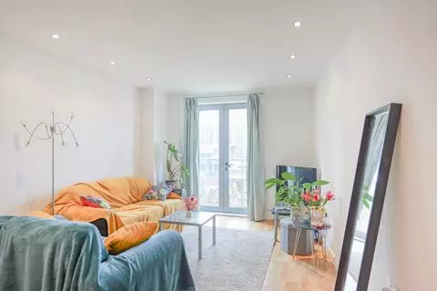 1 bedroom flat for sale - Photo 6