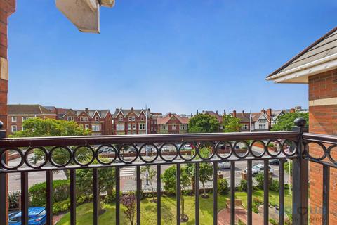 2 bedroom apartment for sale, Clifton Drive South,  Lytham St. Annes, FY8