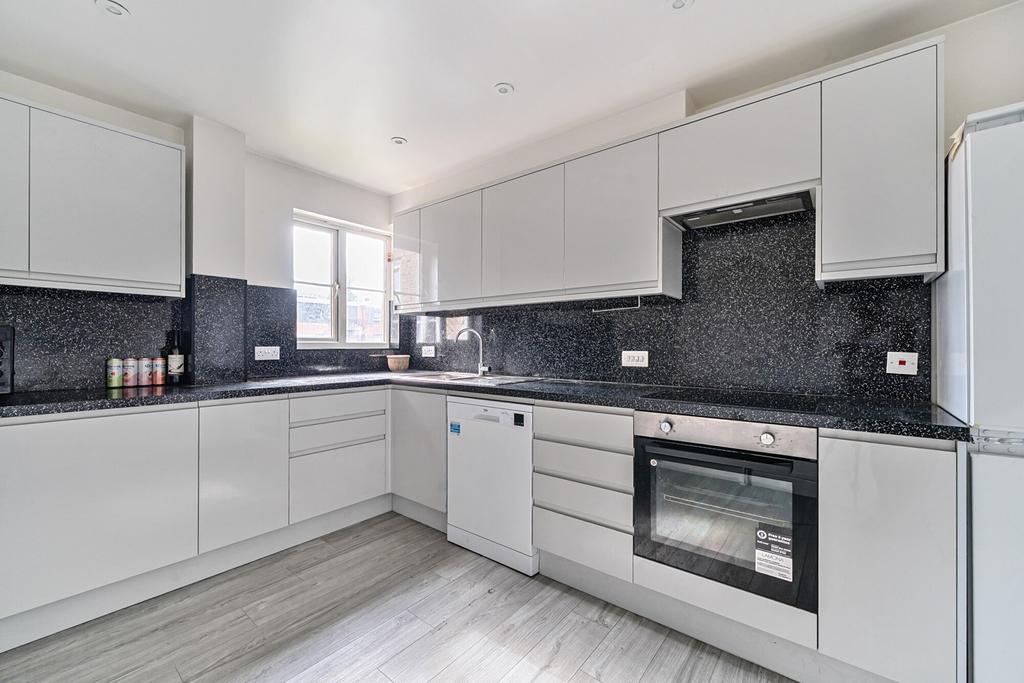 1332594-8-688b98e...