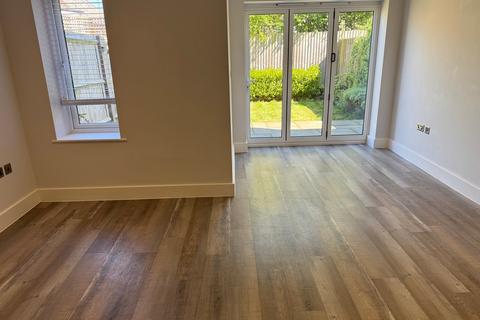 3 bedroom semi-detached house to rent, Station Gate, Ringwood BH24