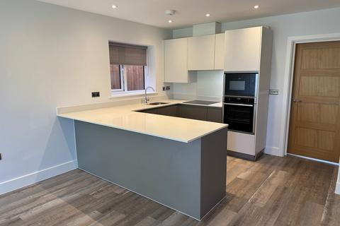 3 bedroom semi-detached house to rent, Station Gate, Ringwood BH24