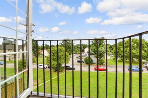 2 bedroom flat for sale, Morden Close, Tadworth KT20