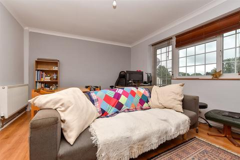 2 bedroom flat for sale, Morden Close, Tadworth KT20
