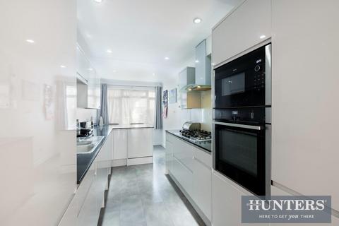1 Badgers Copse, Worcester Park, KT4 7EZ