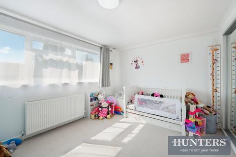 1 Badgers Copse, Worcester Park, KT4 7EZ
