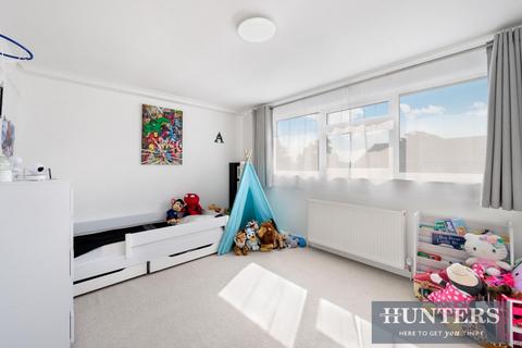 1 Badgers Copse, Worcester Park, KT4 7EZ