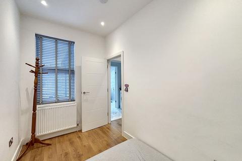 48 Wall End Road, London, E6 2NR