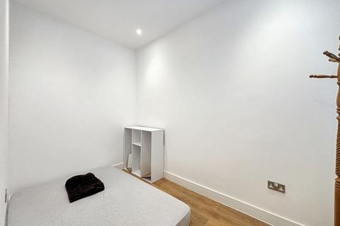 48 Wall End Road, London, E6 2NR