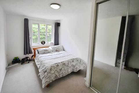 undefined, St. James Gardens, Little Heath