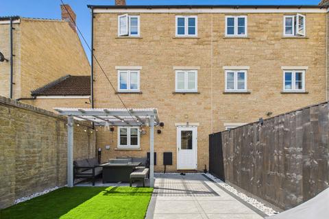 4 bedroom townhouse for sale, Linnet Road, Calne SN11