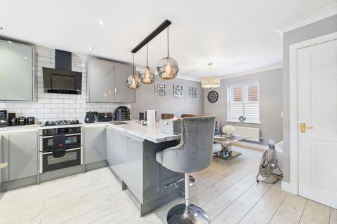 4 bedroom townhouse for sale, Linnet Road, Calne SN11