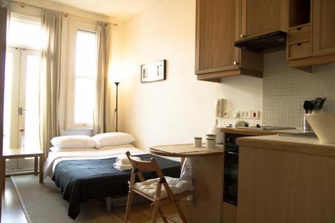 Studio to rent, Fairholme Road, West Kensington, London, W14