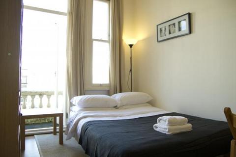 Studio to rent, Fairholme Road, West Kensington, London, W14