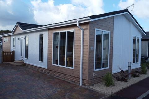 2 bedroom park home for sale, Clacton-on-Sea, Essex, CO16