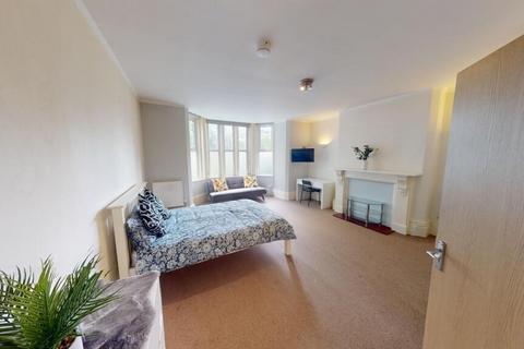 2 bedroom flat to rent, Forest Road West, Nottingham NG7