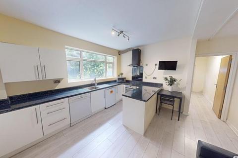 2 bedroom flat to rent, Forest Road West, Nottingham NG7