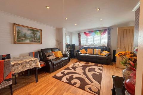 5 Bartlow Gardens, Romford, RM5 3UA