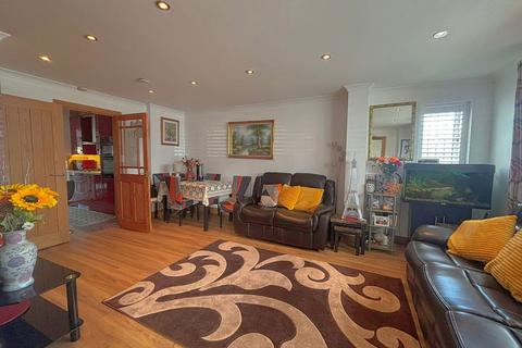 5 Bartlow Gardens, Romford, RM5 3UA
