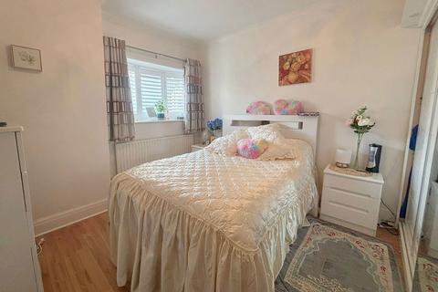 5 Bartlow Gardens, Romford, RM5 3UA