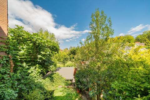 3 bedroom flat to rent, Hermitage Lane, London NW2