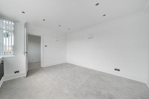 5 Broadgate Avenue, Horsforth, Leeds, LS18 5DT
