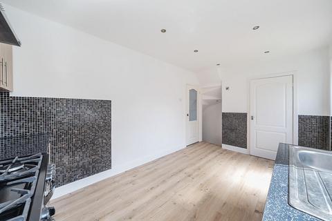 5 Broadgate Avenue, Horsforth, Leeds, LS18 5DT