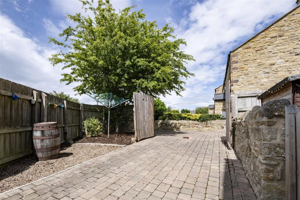 Davison Court Landscape -4.jpg