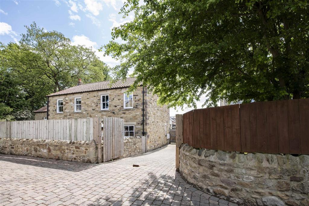 Davison Court Landscape -5.jpg