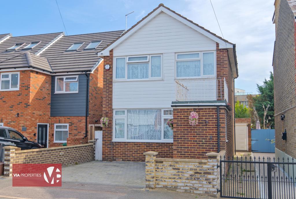 3 Bosanquet Road Hoddesdon via properties...