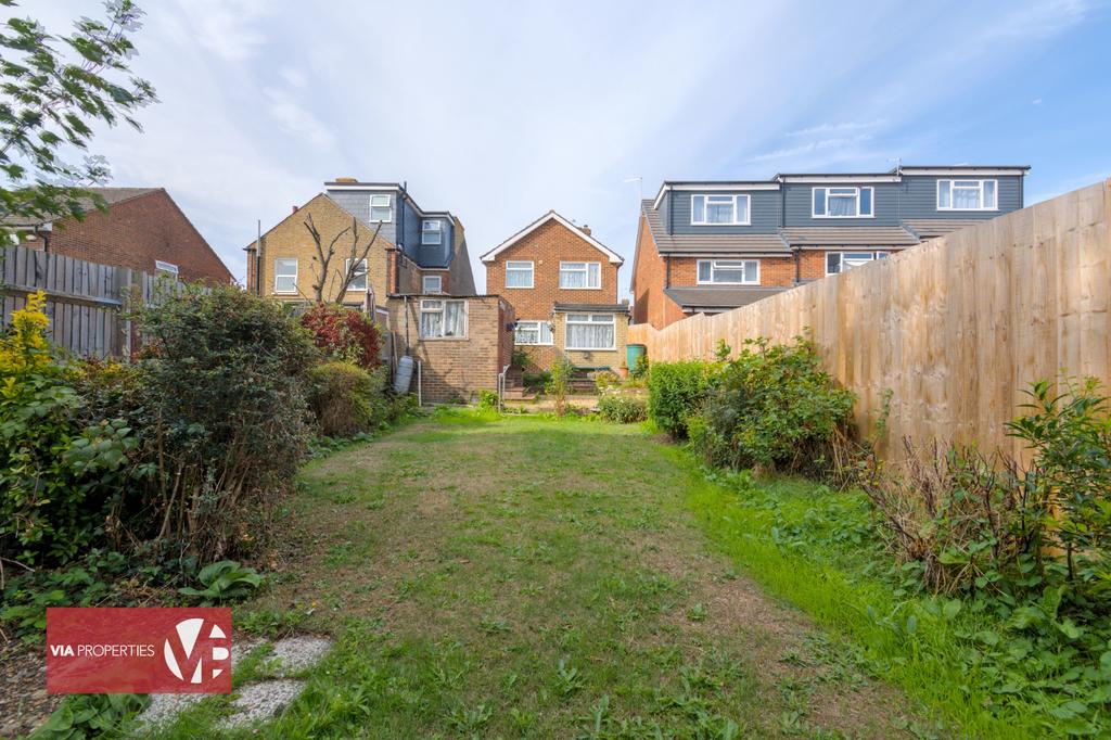 3 Bosanquet Road Hoddesdon via properties...