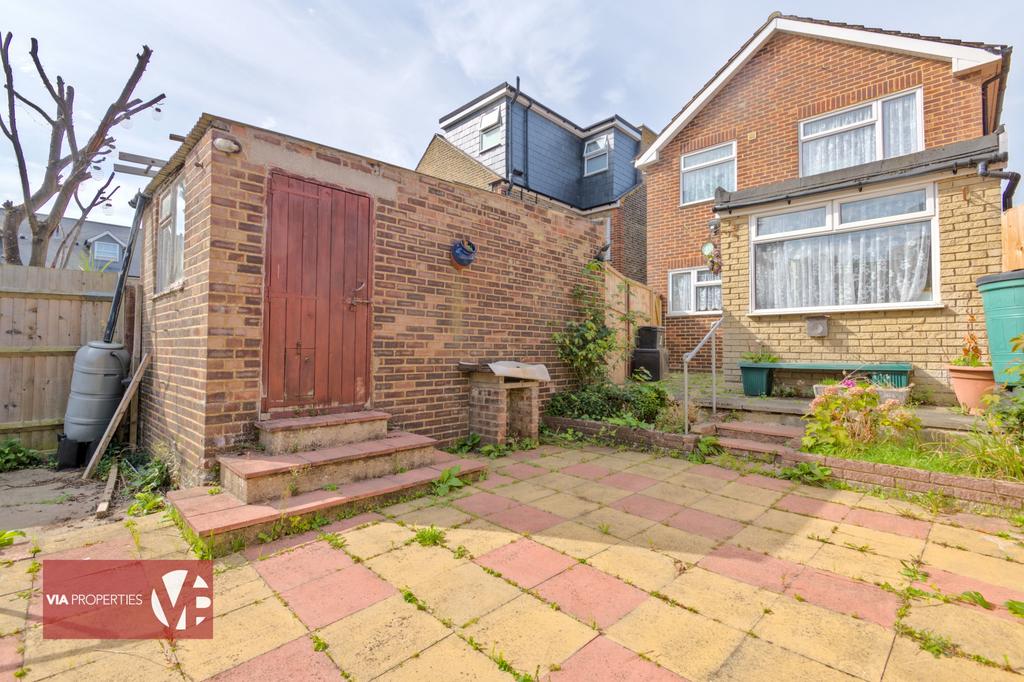3 Bosanquet Road Hoddesdon via properties...