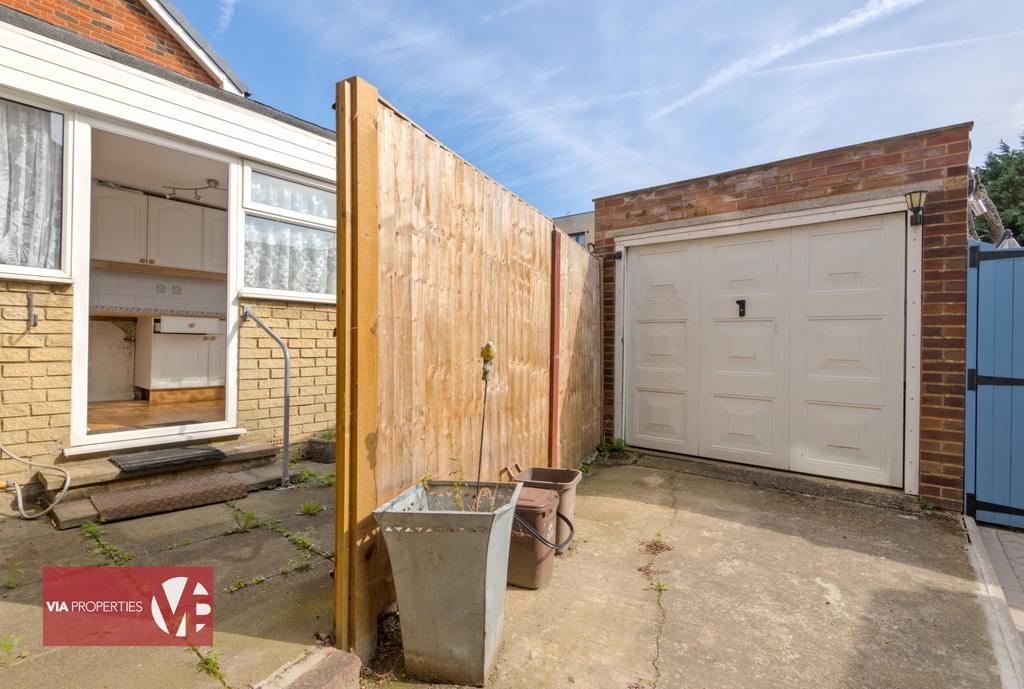 3 Bosanquet Road Hoddesdon via properties...