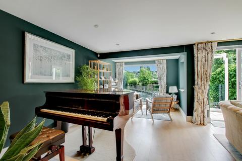 5 bedroom end of terrace house for sale, Mill Road, Buckinghamshire SL7