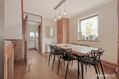 4 bedroom semi-detached house for sale, Squirrels Heath Road, Romford, RM3