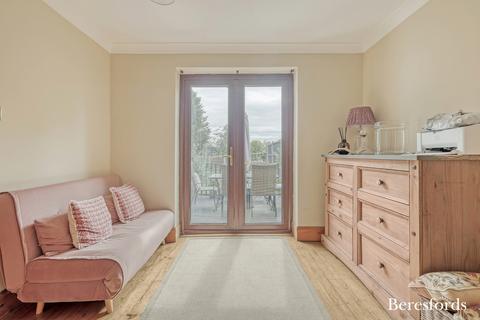 4 bedroom semi-detached house for sale, Squirrels Heath Road, Romford, RM3